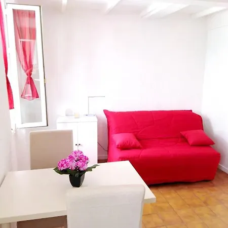 Apartment Studio Avec Vue Sur La Ville A Hyeres A 5 Km De La Plage Hyeres
